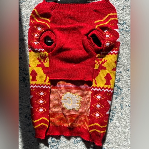 4/$25 NHL Calgary Flames pet sweater - Picture 2 of 3
